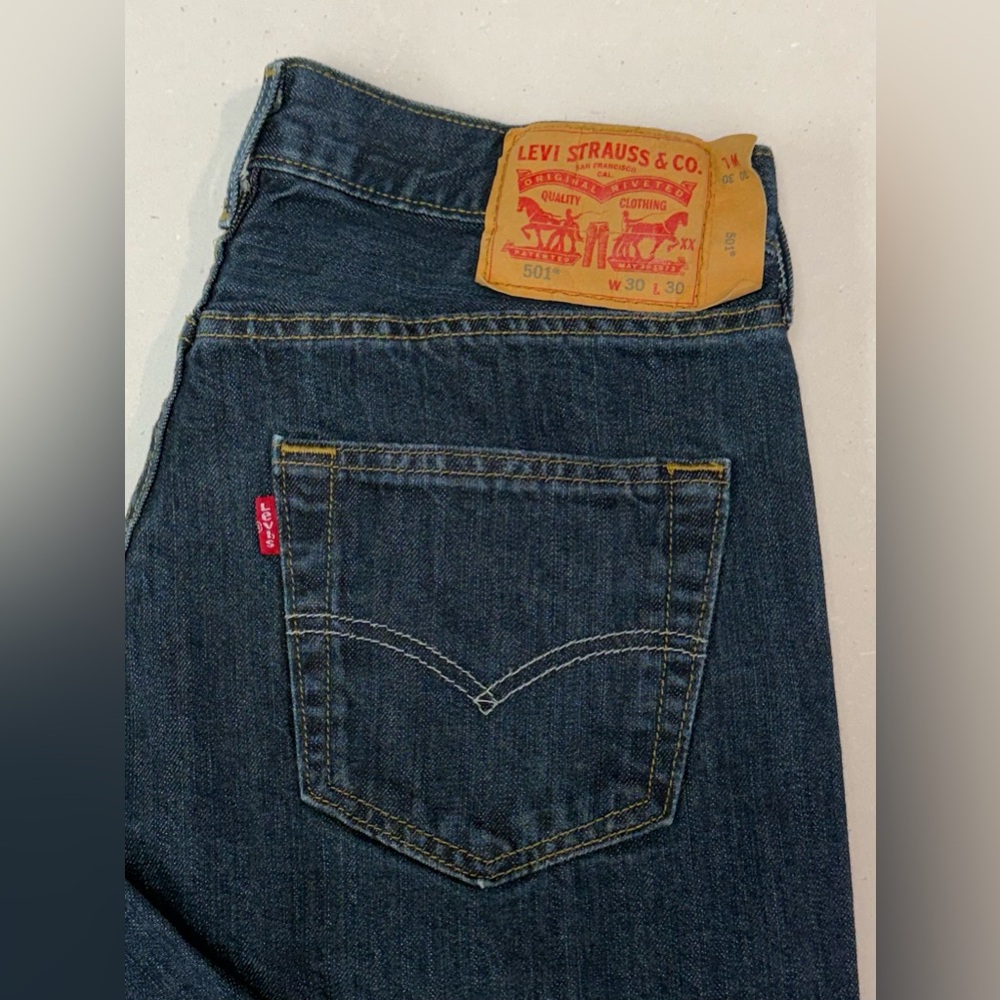 Levi's 501 Original Fit jeans in a dark blue wash 30x30